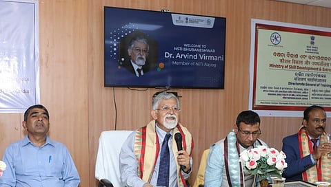 பணவீக்கத்திற்கு ஏற்ப தொழிலாளர்களின் ஊதியம் உயரவில்லை: நிதி ஆயோக் உறுப்பினர்