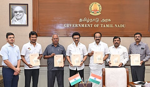 பொருளாதார ஆய்வறிக்கையை வெளியிட்டார் முதல்வர் ஸ்டாலின்