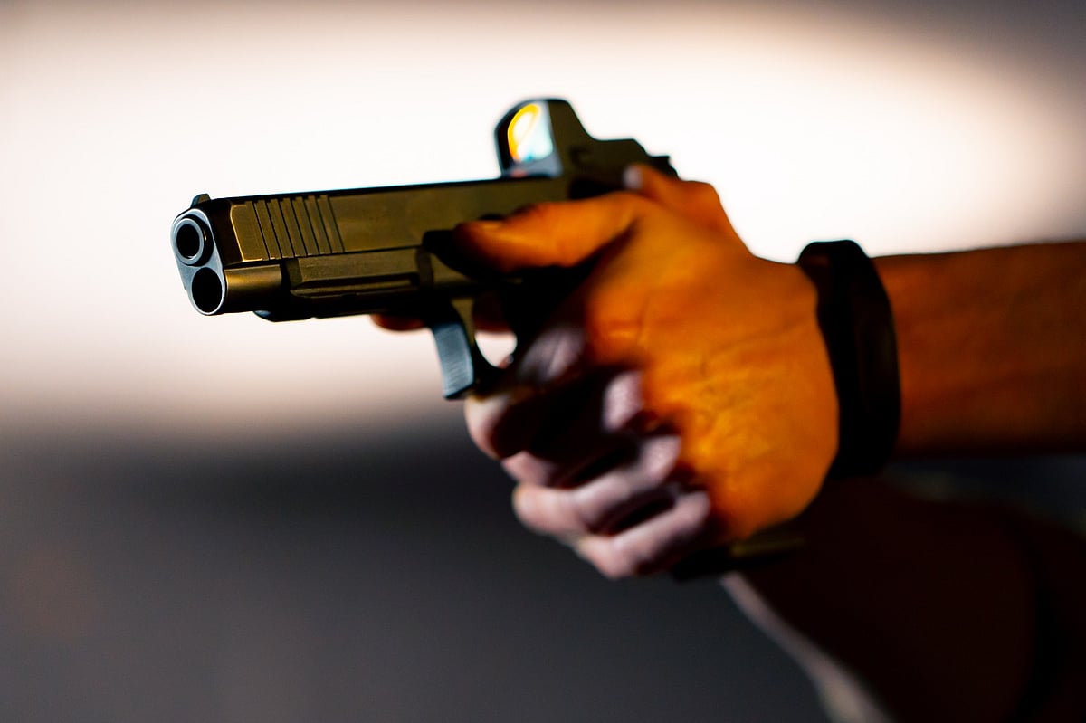 இருவேறு சம்பவங்களில் குற்றவாளிகளைச் சுட்டுப்பிடித்த காவல் துறை!