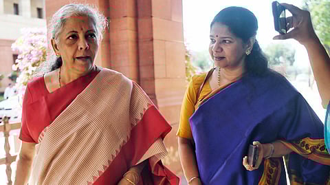 தமிழர்களை எள்ளி நகையாடும் உங்களுக்கு...: நிர்மலா சீதாராமனுக்குக் கனிமொழி பதிலடி