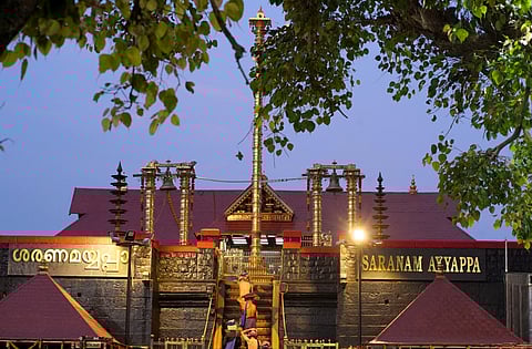 பக்தர்கள் கவனத்திற்கு: 18 நாட்கள் நடைதிறக்கும் சபரிமலை கோயில்!