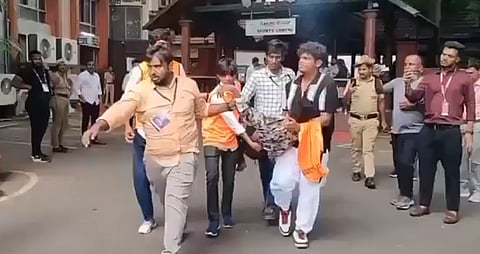 ஆர்சிபி கொண்டாட்டம்: கூட்ட நெரிசலில் 10 பேர் உயிரிழப்பு எனத் தகவல்