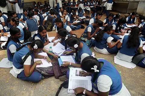 கட்டாய கல்வி உரிமைச் சட்டம்: தமிழகத்திற்கு நிதி ஒதுக்க மத்திய அரசுக்கு உயர் நீதிமன்றம் உத்தரவு!
