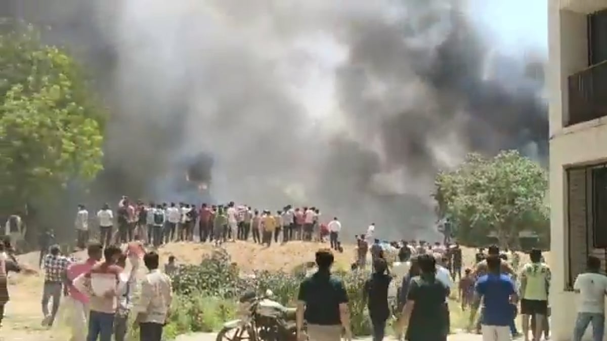 குஜராத் மாநிலம் அகமதாபாத்தில் விமான விபத்து: 242 பயணிகளின் நிலை என்ன?