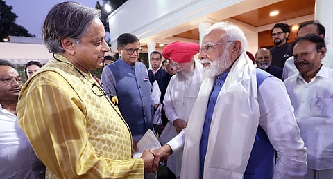 பிரதமர் மோடி இந்தியாவின் முதன்மையான சொத்து: சசி தரூர் புகழாரம்