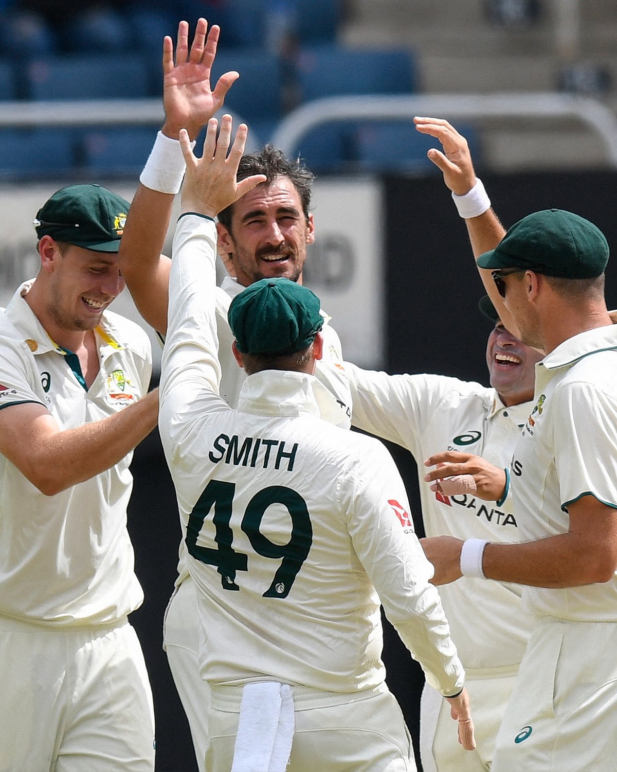 27 ரன்களுக்கு சுருண்ட மே.இ. தீவுகள்: ஆஸ்திரேலியா மிரட்டல் வெற்றி! | Mitchell Starc