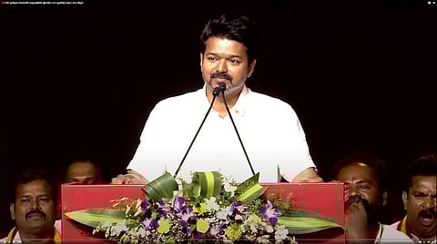 கீழடி வரலாற்றை மறைக்க முயன்று, சோழர்கள் பெருமை பேசுவதா?: விஜய் விமர்சனம் | TVK Vijay