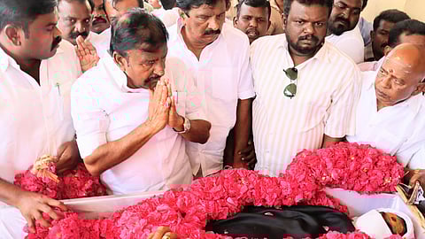 நேரில் அஞ்சலி செலுத்திய அமைச்சர் கே.என். நேரு.