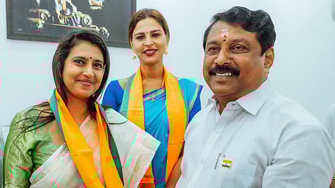 அதிமுகவில் இணையாமல் பாஜகவில் சேர்ந்தது ஏன்?: மனம் திறந்த கஸ்தூரி! | Kasthuri