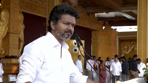 எம்.ஜி.ஆருக்கு நிகர் என்னுடைய அண்ணன் விஜயகாந்த்: விஜய் புகழாரம் | TVK Vijay | Madurai