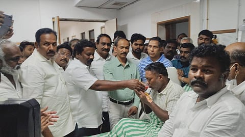 உண்ணாவிரதத்தைக் கைவிட்டார் காங். எம்.பி சசிகாந்த் செந்தில் | MP Sasikanth Senthil |