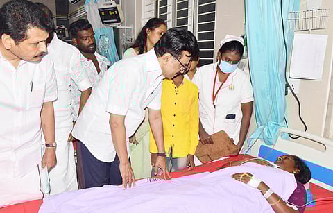 கரூர் அரசு மருத்துவமனையில் காயமடைந்தவர்களிடம் நலம் விசாரித்த முதல்வர் ஸ்டாலின்