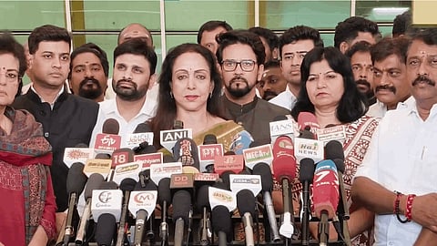 தமிழகம் வந்தது ஹேமா மாலினி தலைமையிலான பாஜக விசாரணைக் குழு | Karur Stampede | BJP Panel |