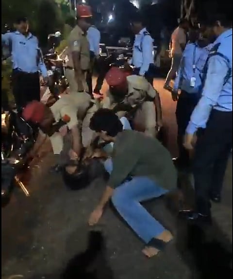 புதுச்சேரி பல்கலை.யில் மாணவர்கள் மீது தடியடி: என்ன பிரச்னை? | Pondicherry University | 