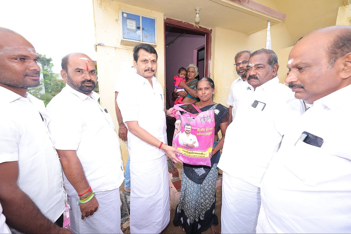 கரூர் தொகுதி மக்களுக்கு செந்தில்பாலாஜி வழங்கிய தீபாவளி பரிசு! | Diwali | SenthilBalaji |