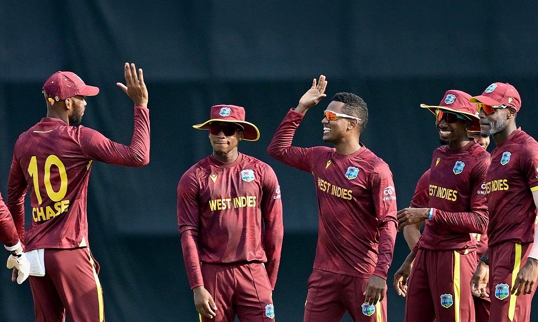 50 ஓவர்களும் சுழற்பந்துவீச்சு: சூப்பர் ஓவரில் வென்ற மே.இ. தீவுகள்! | WI v BAN | 