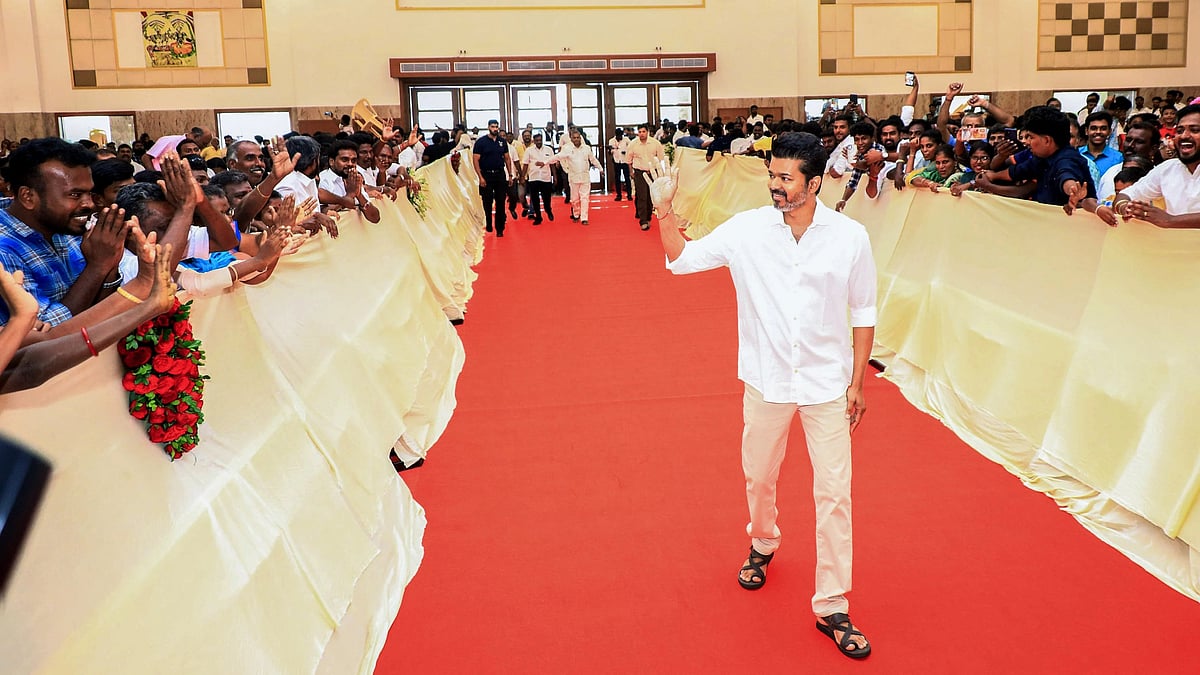 நவம்பர் 5-ல் தவெக சிறப்புப் பொதுக்குழுக் கூட்டம்: விஜய் அழைப்பு | TVK Vijay | Vijay |