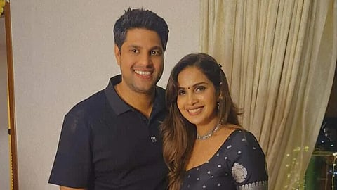 கிரிக்கெட் வீரர் அனிருத்தா ஸ்ரீகாந்த்துடன் நடிகை சம்யுக்தா