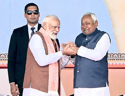 பிஹார் முதலமைச்சராகப் பதவியேற்றார் நிதீஷ் குமார்