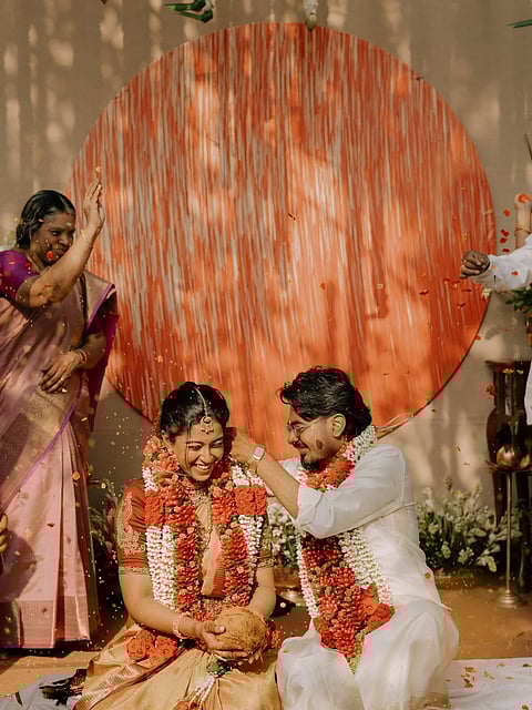 படம் - https://www.instagram.com/roshniharipriyan/