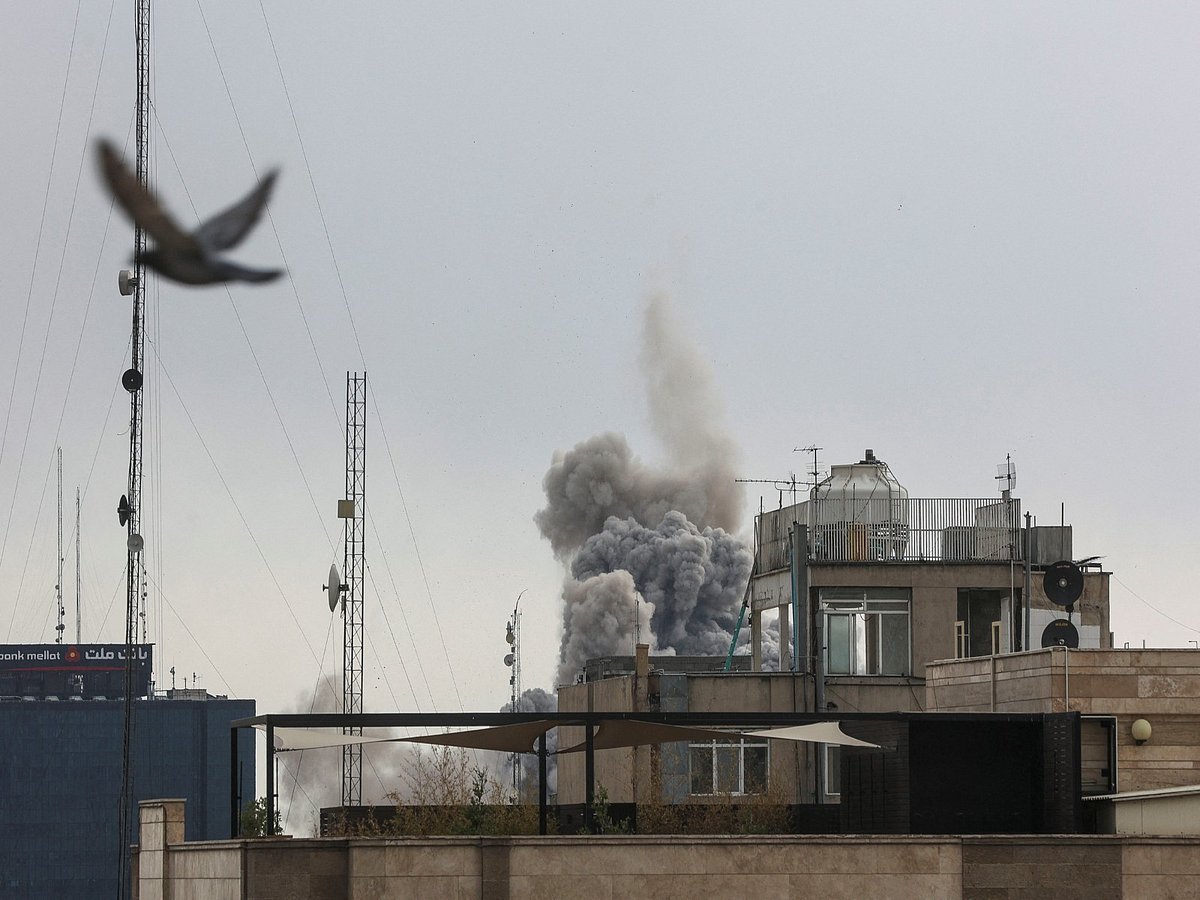 துபாய் சர்வதேச விமான நிலையம் அருகே ஈரான் டிரோன் வெடிப்பு: இந்தியர் உட்பட 4 பேர் காயம் | Dubai | Iran | UAE |