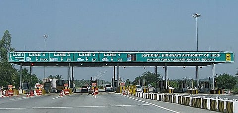 Private vehicles under the MP-09 series no longer have to pay toll tax at Indore’s MR-10 toll plaza