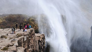 Top 5 reverse waterfalls in Maharashtra you need to explore, this monsoon!