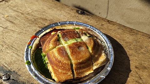 Manek Chowk is closed, but you can still enjoy its Ghughra Sandwich HERE in Ahmedabad!
