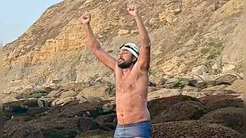 Mumbai’s Avinash Thadani solo swims across English Channel in 22 hrs!