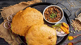 7 Chole Bhature places in Kanpur that have achieved cult status