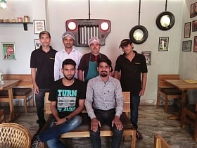 Meet the owner of Zoopond, Mohit Mishra who is transforming the Lucknow’s food industry by providing quality staff!