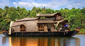 Stare at the scenic Mandovi river & float on THIS houseboat overnight, right here in Goa