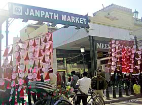 5 reasons why shopping at Janpath is an integral part of 'Ganjing' in Lucknow