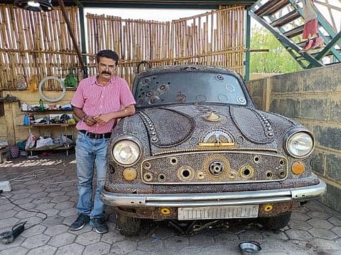 इंदौर के कलाकार 'सुन्दर गुर्जर' ने स्क्रैप मटेरियल से पुरानी एंबेसडर गाड़ी को दिया शानदार आर्टिस्टिक रूप