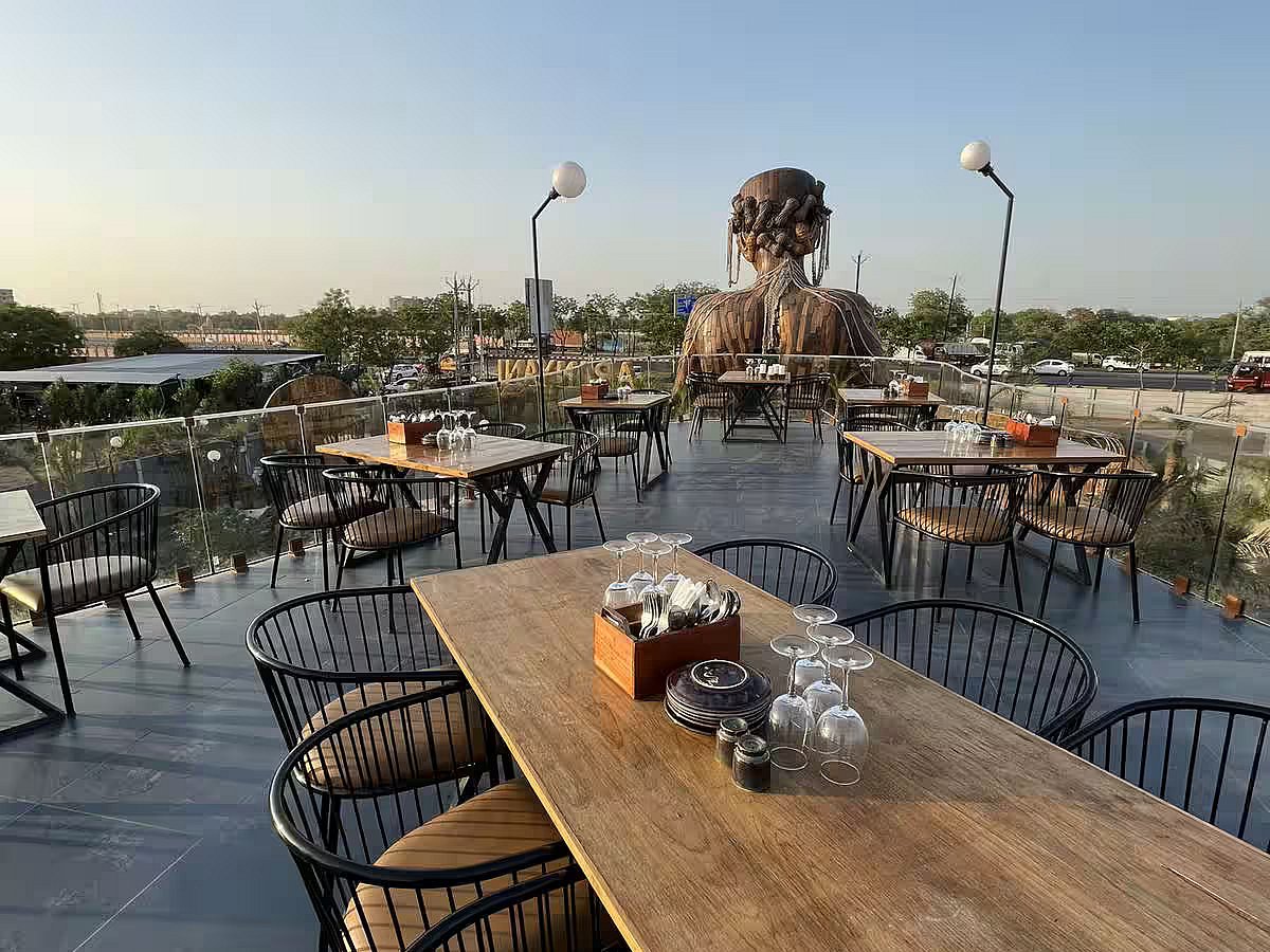 A Feast for the eyes and palate: Dining by the iconic sculpture at ...