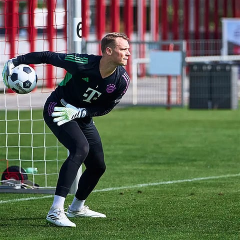 Manuel Neuer returns to Bayern Munich training 