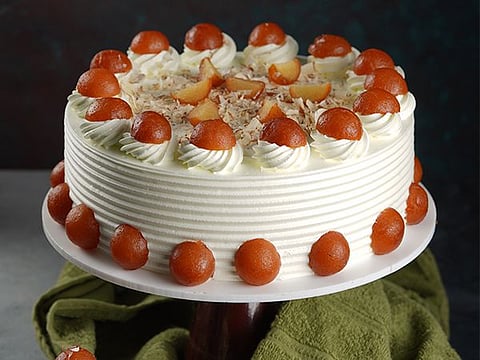 तुम्ही कधी गुलाब जामुन केक खाल्ला आहे का? जाणून घ्या रेसिपी