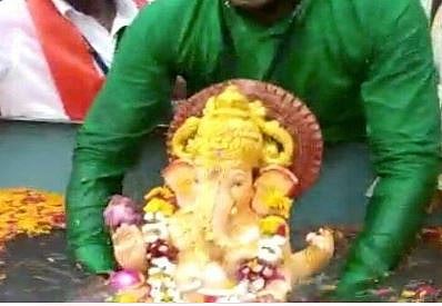 पुण्यात पारंपरिक पद्धतीने मानाच्या बाप्पांना निरोप