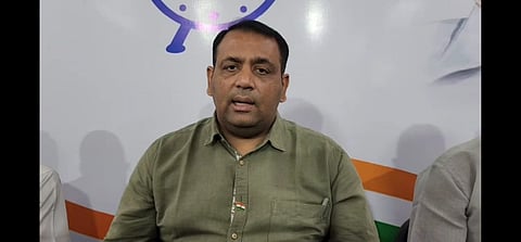 एकनाथ शिंदे यांना मुख्यमंत्री पदी बसवण्याची किंमत गुजरात सरकारने वसूल केली का ? - महेश तपासे यांचा सवाल