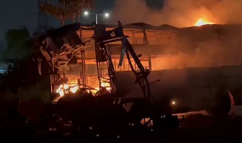 भीषण दुर्घटना! खासगी बसला आग लागून 10 ते 12 जणांचा होरपळून मृत्यू