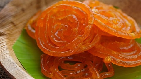 या दिवाळीत घरच्या घरी क्रिस्पी जिलेबी बनवा; वाचा रेसिपी