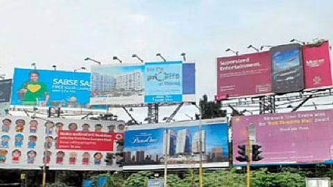 बेकायदा होर्डिंग लावणाऱ्या विरोधात कारवाईचा बडगा उगारण्यास सुरुवात