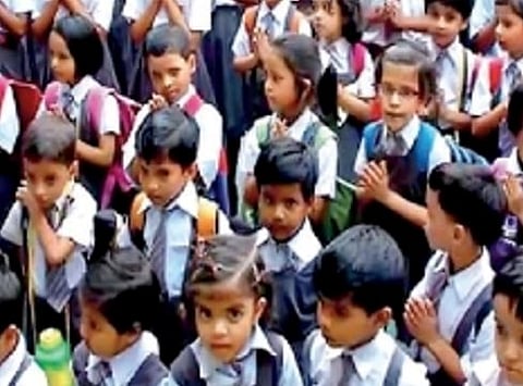 शाळेतील इयत्ता पहिलीच्या प्रवेशासाठी 6 वर्षे पूर्ण असणे बंधनकारक