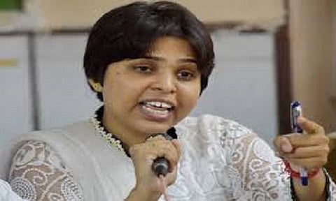 नीलम गोऱ्हे, सुप्रिया सुळे, यशोमती ठाकूर हरवल्या?, शोधून देणाऱ्यास पाचशे रुपयांचे बक्षीस : तृप्ती देसाई