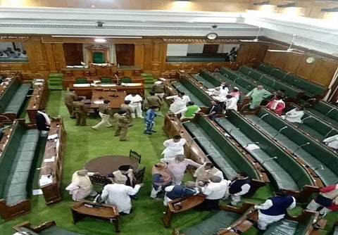 बिहार विधानसभेत धक्काबुक्की…सत्ताधारी आणि विरोधकांमध्ये राडा