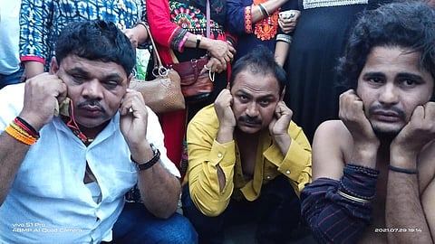 अभिनेत्री कडे शरीर सुखाची मागणी; मनसेने दिला चोप