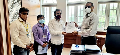 डिलिव्हरी मॅन आणि इतर कर्मचा-यांच्या लसीकरण करण्याकरीता स्वतंत्र केंद्र चालू करा – विनोद मिश्रा