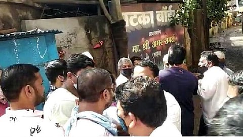 आमची घरे का दाखवली नाहीत? अजित पवारांच्या दौऱ्यानंतर कोल्हापुरात नागरिकांमध्ये जुंपली