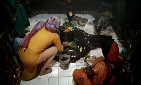 श्रावणी सोमवार | रहिमाबादच्या पुरातन महादेव मंदिरात गर्दी