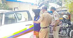 क्षुल्लक कारणावरून खुपसला पोटात सुरा… मित्र पोटातल्या आतड्या सावरत निघाला